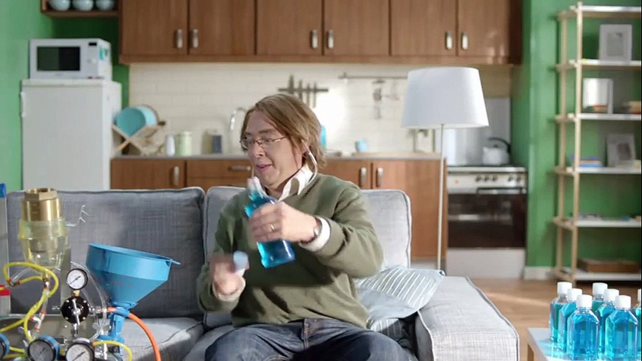 Saatchi & Saatchi Netherlands pour Head & Shoulders (Procter & Gamble) - shampoing anti-pelliculaire, «Ridiculous stuff» - novembre 2014