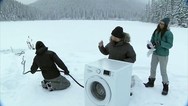 Samsung - machine à laver Samsung EcoBubble, Huge bear surprises crew on EcoBubble photoshoot - janvier 2013