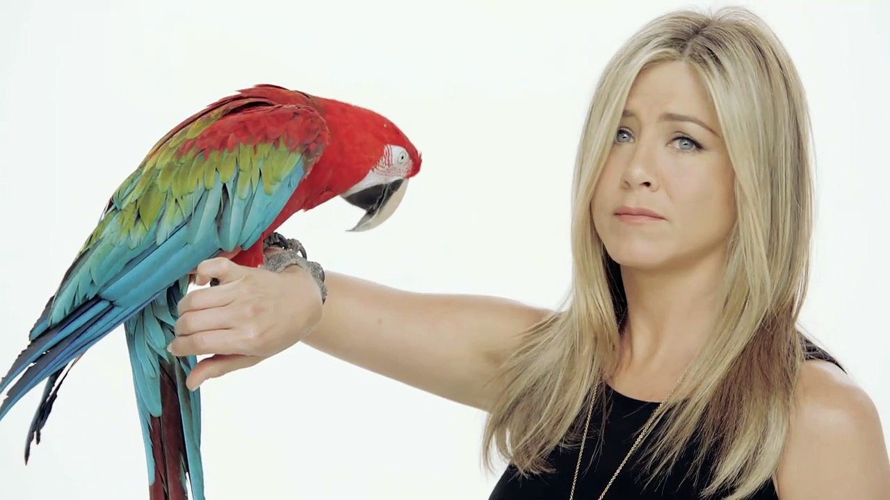 Smartwater (Glacéau) - eau minérale - mars 2011 - "Jennifer Aniston goes viral"