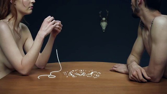 TBWA Paris pour AIDES - association de lutte contre le Sida, «No sex, Pas de préservatif, pas de sexe» - octobre 2014 - perles