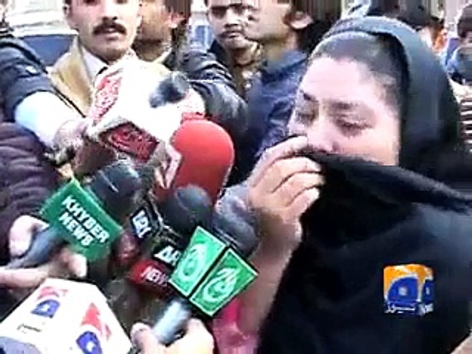 پشاورسکول مین عمران خان کی بذتی۔۔۔ APS Parents reject Imran Khan's visit to Army Public School - Geo Reports - 14 Jan 2015