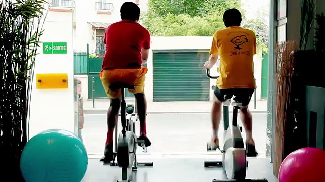 Vivastreet - site de petites annonces, Y a plus simple - juin 2013 - victoria maillot jaune