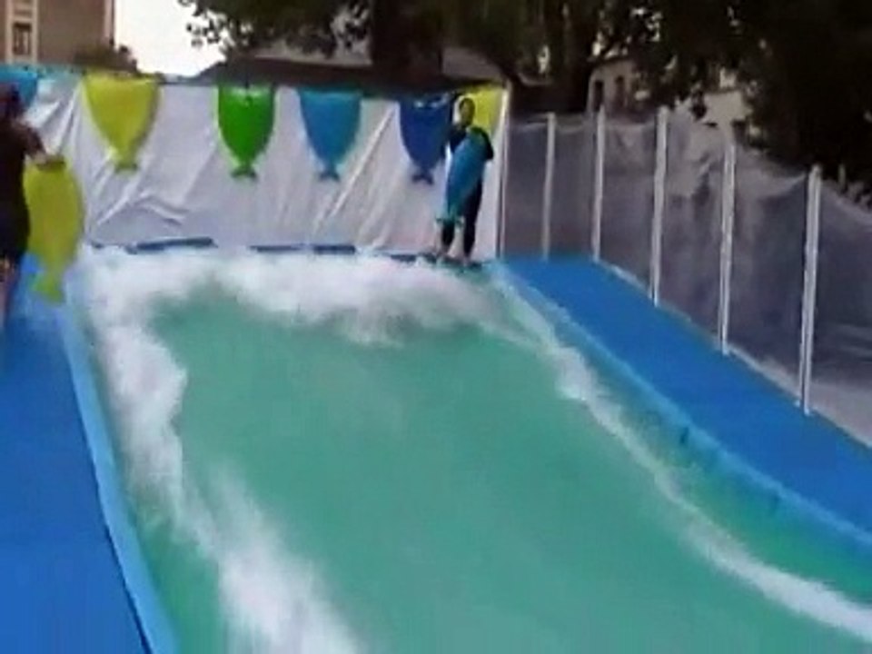 Tribord (Oxylane/Décathlon) - surf de poche gonflable Splizer - juillet 2011 - "Vague artificielle à Paris Plages"