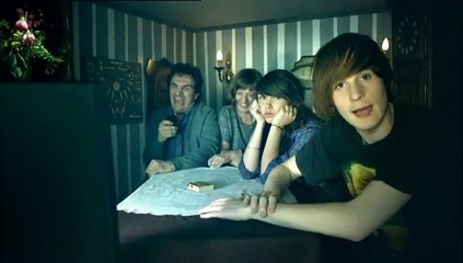 Universal Music Mobile - forfait téléphonique - août 2009 - "Jeunes et limités", A quoi ça sert d'être jeune si on ne peut pas en profiter ?