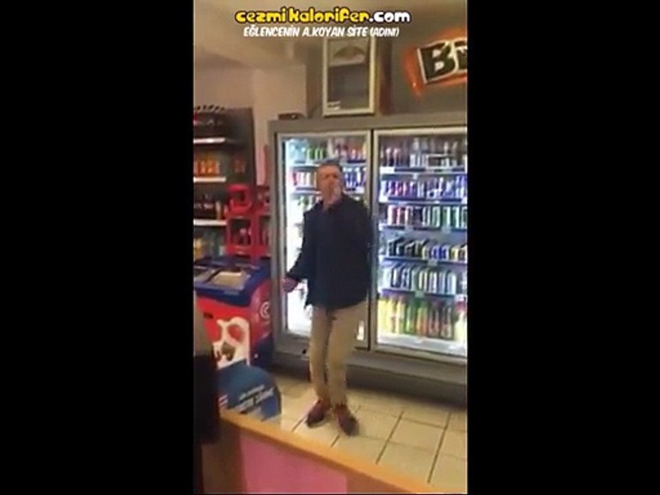 Tarkan'ın Şımarık Şarkısını Söylemeye Çalışan Sarhoş Alman