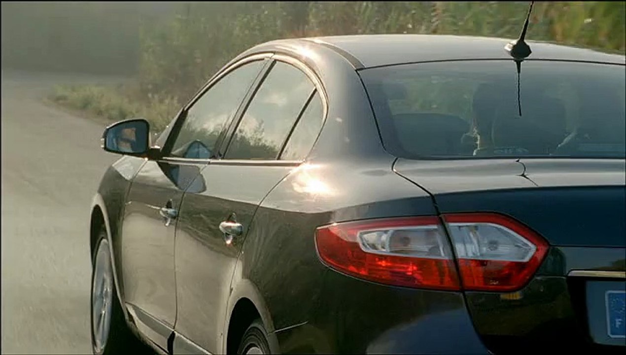 Renault - voiture Renault Fluence - novembre 2010 - "Auto-stoppeur"