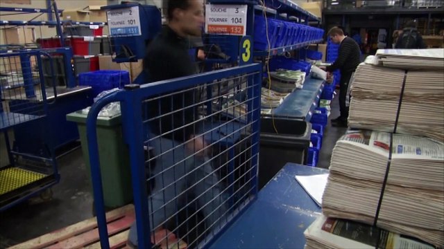 Le Charlie Hebdo des survivants déjà épuisé dans les kiosques