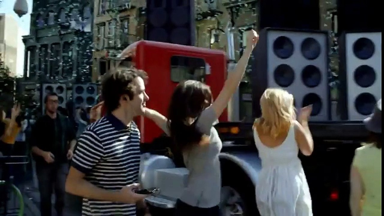 Sony - téléphone portable Sony Ericsson Xperia ion, "One Block" - juin 2012