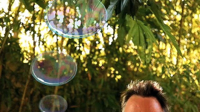 Ubisoft - jeu vidéo Rayman Origins, Michel Ancel fait des bulles - octobre 2011