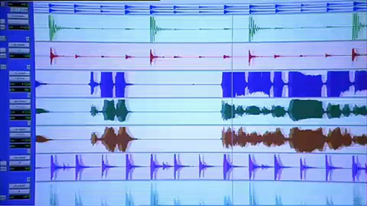 Volkswagen - opération trafic, voiture Golf - juin 2009 - "Ouvre ton coeur à un trader", "Save the traders", www.save-the-traders.com