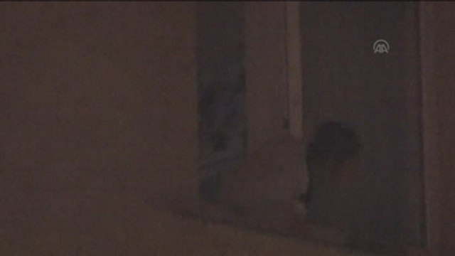 Annesini İki Kardeşiyle Odaya Kilitledi