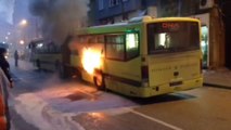 Özel- Halk Otobüsü Seyir Halinde İken Alev Aldı, Yolcularını Tahliye Eden Otobüs