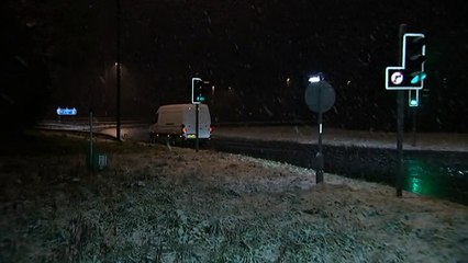 Drivers brave the snow in Somerset