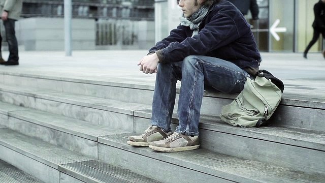 Secours Populaire Français (SPF) - lutte contre la pauvreté, Il faut que jeunesse se passe bien - février 2012