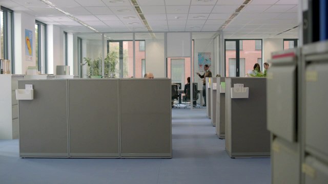 Voyages-SNCF.com - agence de voyages, C'est le moment de partir. - novembre 2012 - open space tongs, petits prix