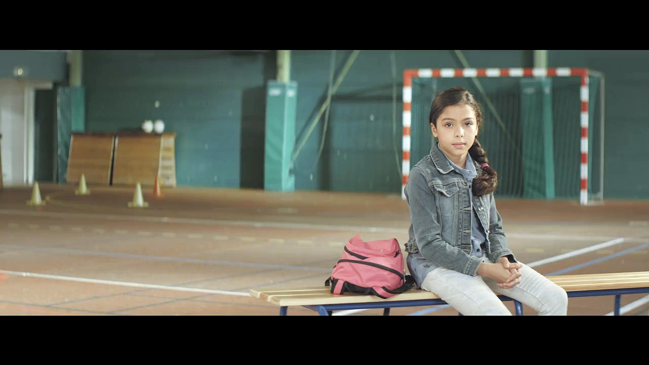 W & Cie pour Ministère de l'Education Nationale - institution, "Agir contre le harcèlement à l'école" - novembre 2013 - chimène badi,gymnase