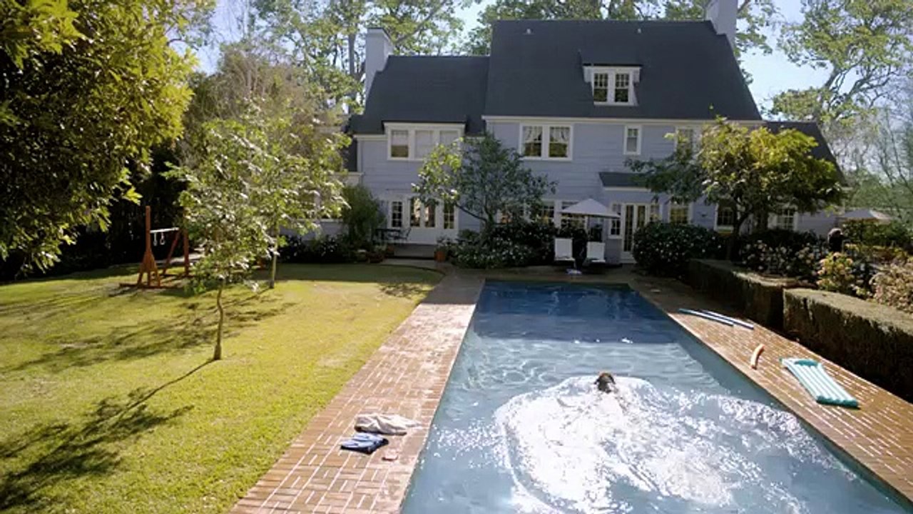 Volkswagen - voiture, "The Bark Side (Chorale de chiens), http://vw.com/star-wars-invite" - janvier 2012 - The dog strikes back