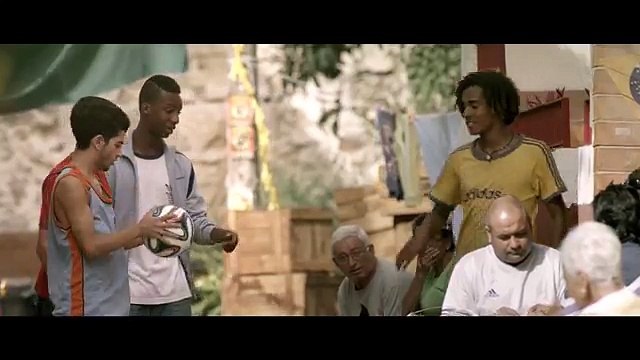 TBWA Chiat Day Los Angeles pour Adidas - équipementier sportif, I am Brazuca - décembre 2013