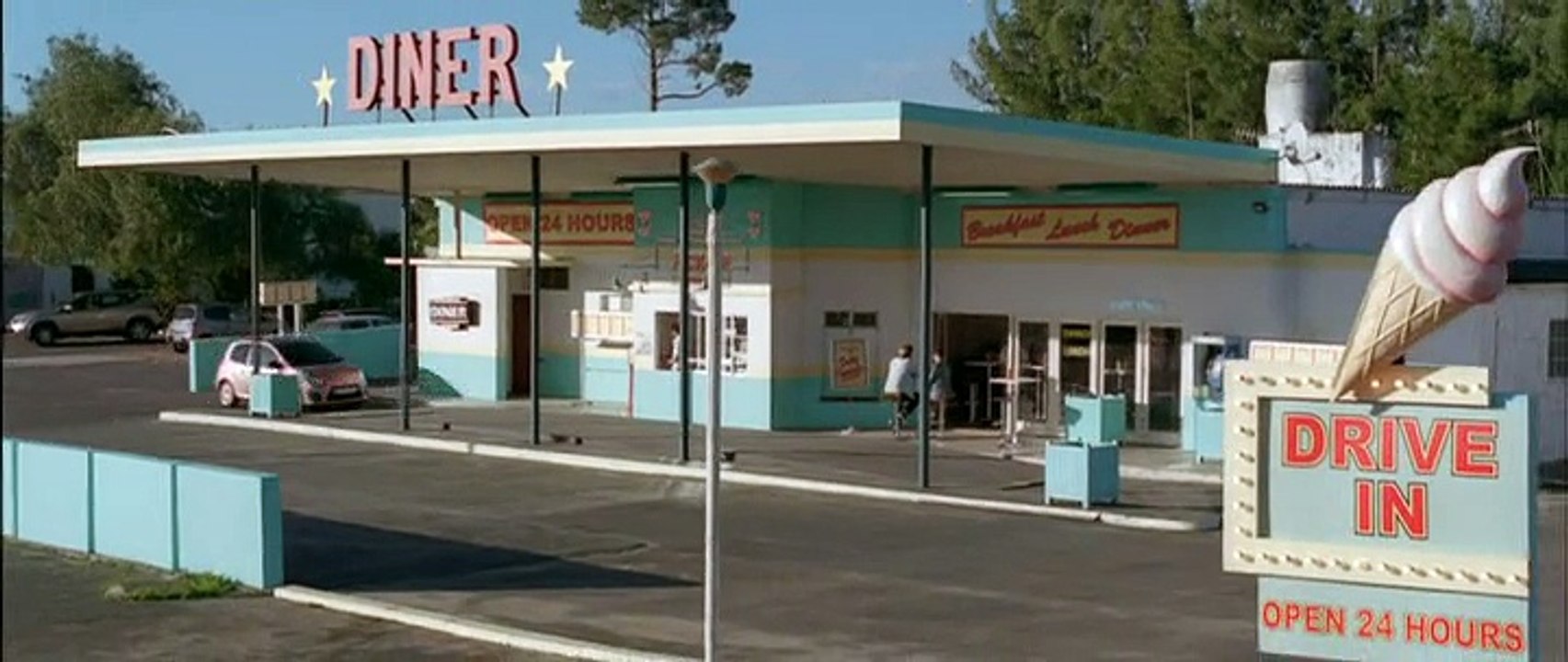 Renault - voiture Renault Twingo Miss Sixty - décembre 2010 - "Drive in"