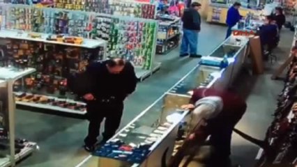 Silahı Kontrol Ederken Parmağını Kopardı