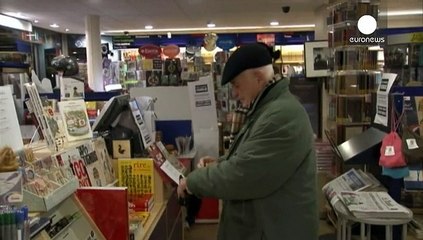 Charlie Hebdo: il settimanale non si piega e torna in edicola, ed è subito esaurito