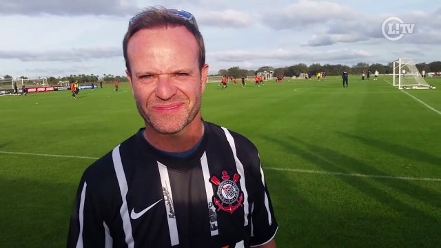 Barrichello visita treino do Timão e elogia Tite