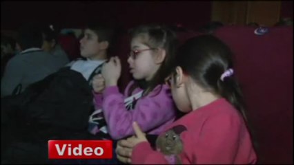 Görme Engelli Çocukların 'Sinema' Keyfi