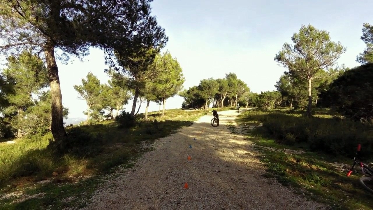 Petit exercice de slalom en descente !