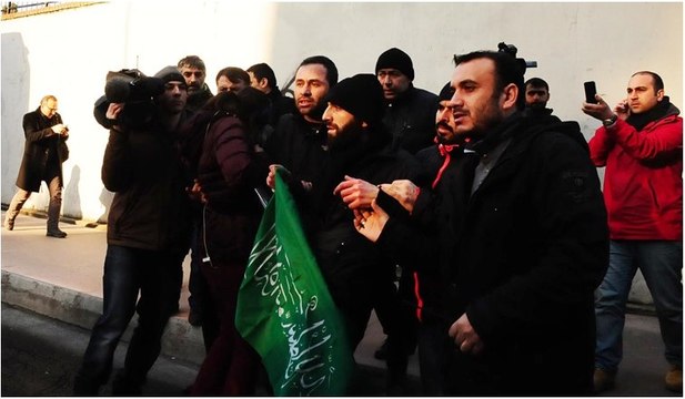 Cumhuriyet Gazetesi önünde 3 protestocuya gözaltı