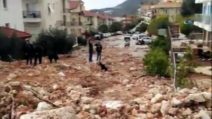 Araçlar toprağa gömüldü