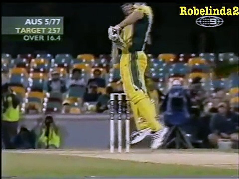 FURIOUS SHOAIB AKHTAR VS WATSON WWW.CRICKETJUNOON.COM