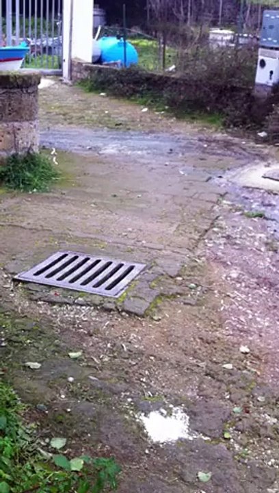 CAMPAGNANO FOGNA A CIELO APERTO: GUARDATE CHE SCHIFO!