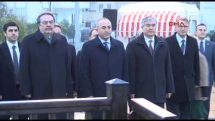 Dışişleri Bakanı Çavuşoğlu Denktaş?ın Mezarını Ziyaret Etti