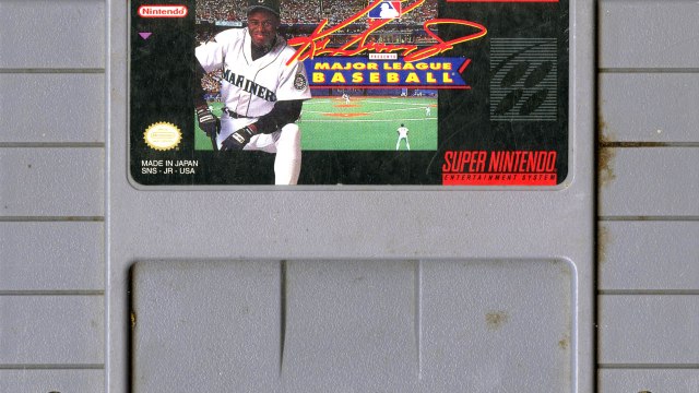 CGR Undertow - KEN GRIFFEY, JR. PRESENTS MAJOR LEAGUE BASEBALL review for Super Nintendo