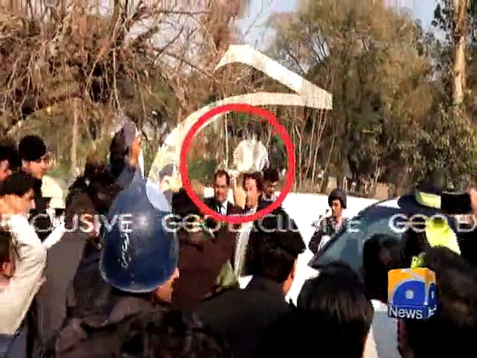 Bereaved Parents Chant 'Go Imran Go' As Khan Visits APS-Geo Reports-14 Jan 2015