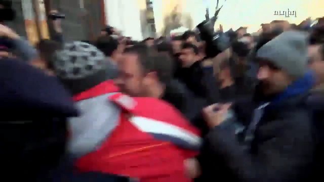 Ermeniler 6 kişiyi öldürmekle suçlanan Rus asker için yürüdü