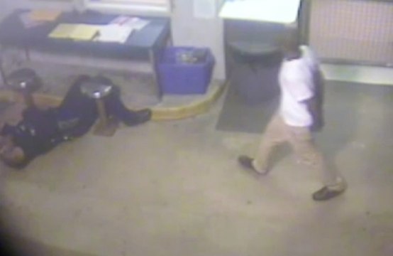 Un adolescent menotté sauve la vie d'un policier victime d'une crise cardiaque