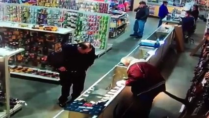 Un policier se tire dans la main et perd un bout de son doigt