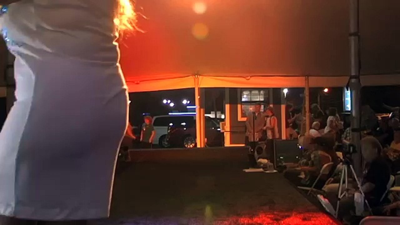 Wendy Lynn Adams sings She Thinks I still Care at Elvis Week 2013 video