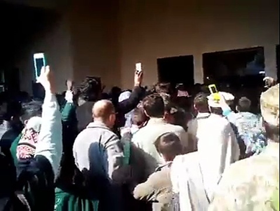 APS Pehswar Students Chanted Go Nawaz GO On Arrival OF Imran Khan - Must watch