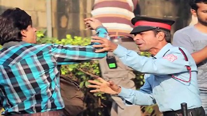 Shahrukh Khan Stopped From Entering His House.mp4