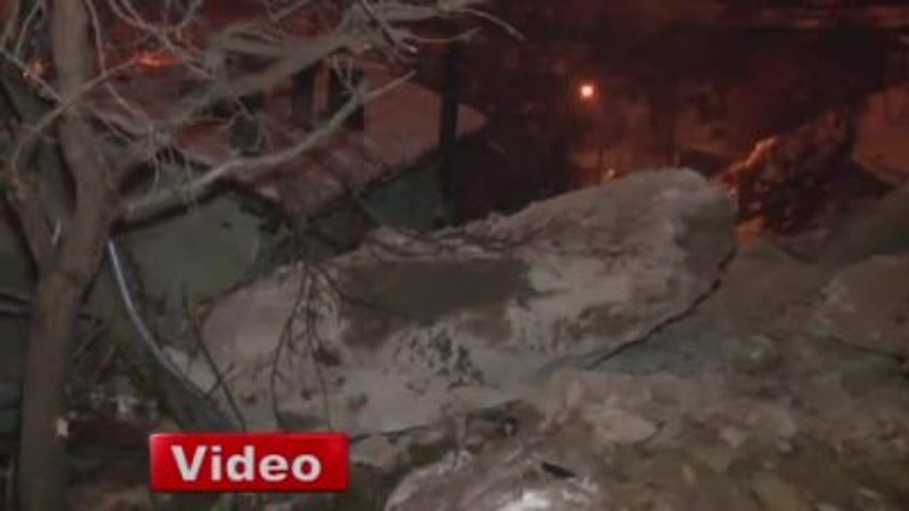 Dev Kayalar Yolu Kapattı