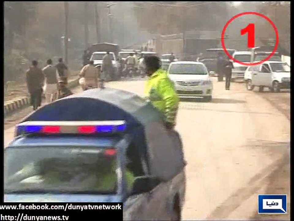 Dunya News - 32 vehicles escorted Imran Khan_ Reham Khan during their visit to Peshawar school