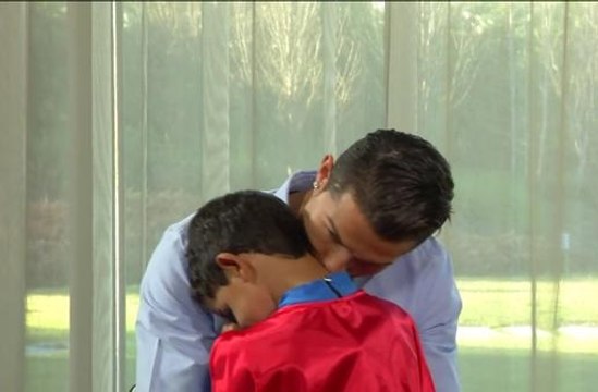 Cristiano Ronaldo’s son interrupts an interview wearing a full Superman HD 1080p
