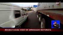 Este motociclista realizó arriesgada maniobra para pasarse a todos en un taco - CHV Noticias