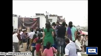 Amitabh Bachan flies kite in Ahmedabad