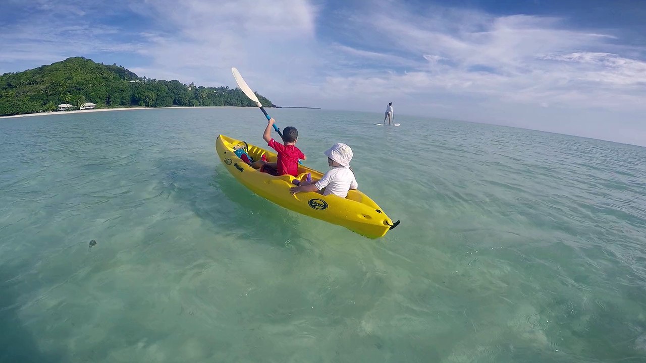 Ange et Fanny en kayak, Gwenn en paddle