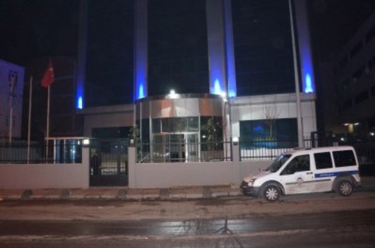 Yeni Akit Gazetesi Önünde Gerilim: Silah Sesleri Yükseldi