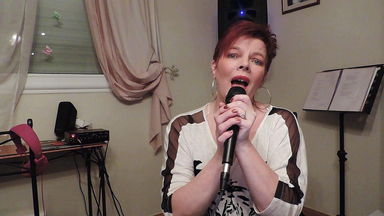 Amoureuse de Véronique Sanson (interprétée par Anne-France)