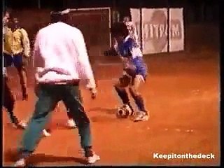 Images inédites de Diego Maradona jeune, qui régale en futsal